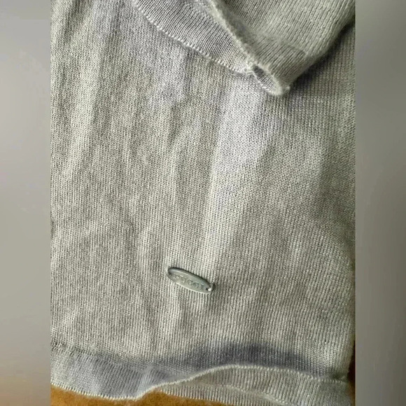 Emilio Pucci Women’s Light Blue Cashmere Cardigan Women’s Size 10 (Flawed) - Picture 9 of 13